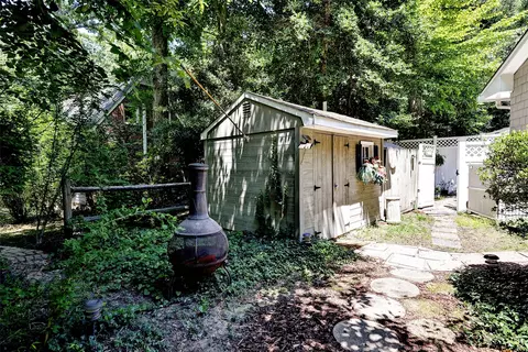 Exterior - 112 Winter E, Williamsburg, VA 23188 photo 6 of 9