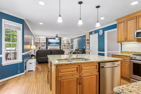 Kitchen - 16 Diamond Hill Rd, Hampton, VA 23666 photo 5 of 7