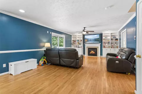 Living - 16 Diamond Hill Rd, Hampton, VA 23666 photo 1 of 3