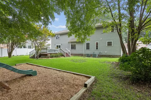 Exterior - 16 Diamond Hill Rd, Hampton, VA 23666 photo 6 of 10