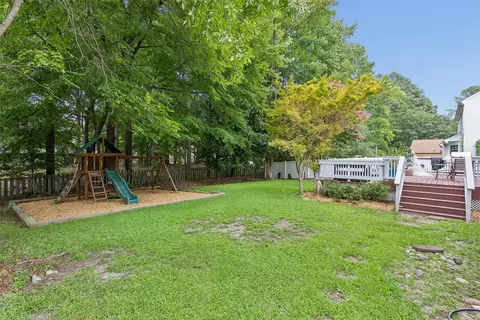 Exterior - 16 Diamond Hill Rd, Hampton, VA 23666 photo 7 of 10