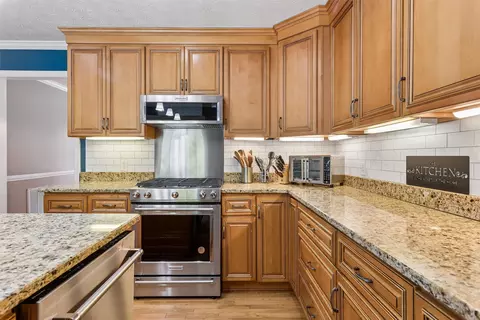 Kitchen - 16 Diamond Hill Rd, Hampton, VA 23666 photo 4 of 7