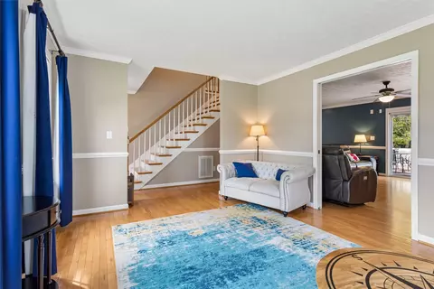 Entry Way - 16 Diamond Hill Rd, Hampton, VA 23666 photo 4 of 6