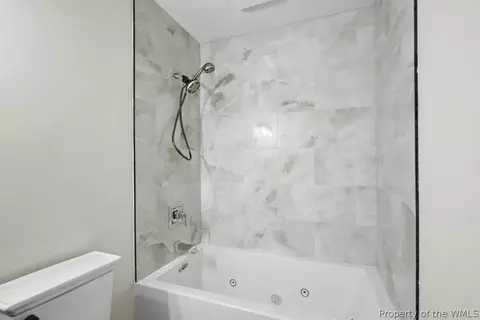 Bath - 501 Carters Grove Ct, Hampton, VA 23663 photo 4 of 4
