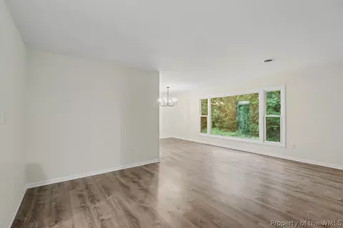 Living - 501 Carters Grove Ct, Hampton, VA 23663 photo 2 of 4