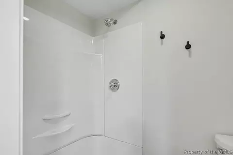 Bath - 501 Carters Grove Ct, Hampton, VA 23663 photo 2 of 4