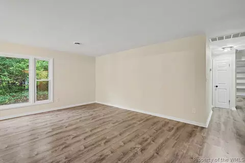Living - 501 Carters Grove Ct, Hampton, VA 23663 photo 3 of 4