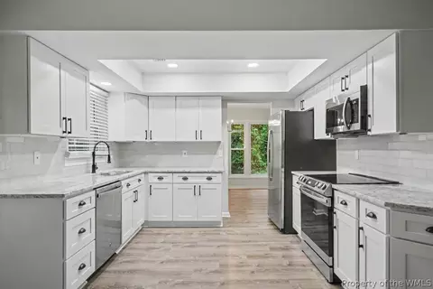 Kitchen - 501 Carters Grove Ct, Hampton, VA 23663 photo 4 of 6