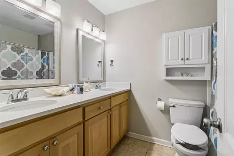 Bath - 1044 Clipper Dr, Hampton, VA 23669 photo 1 of 2
