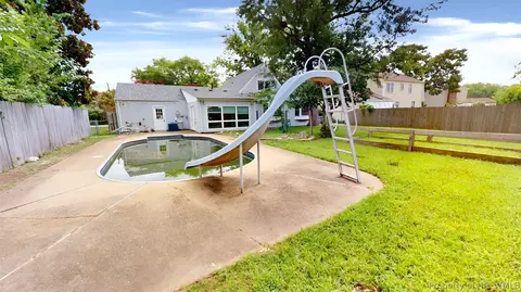 Exterior - 8 Tom Jones Ct, Hampton, VA 23666 photo 2 of 5