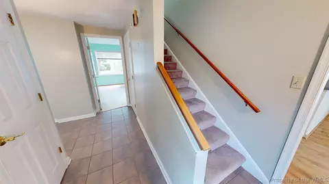 Entry Way - 8 Tom Jones Ct, Hampton, VA 23666 photo 2 of 2