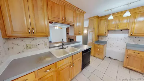 Kitchen - 8 Tom Jones Ct, Hampton, VA 23666 photo 4 of 5