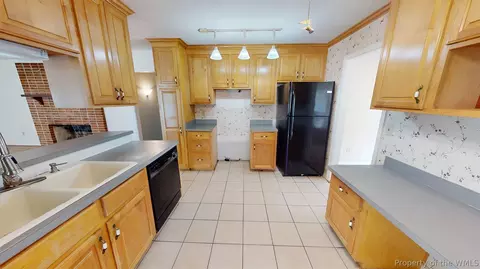 Kitchen - 8 Tom Jones Ct, Hampton, VA 23666 photo 3 of 5