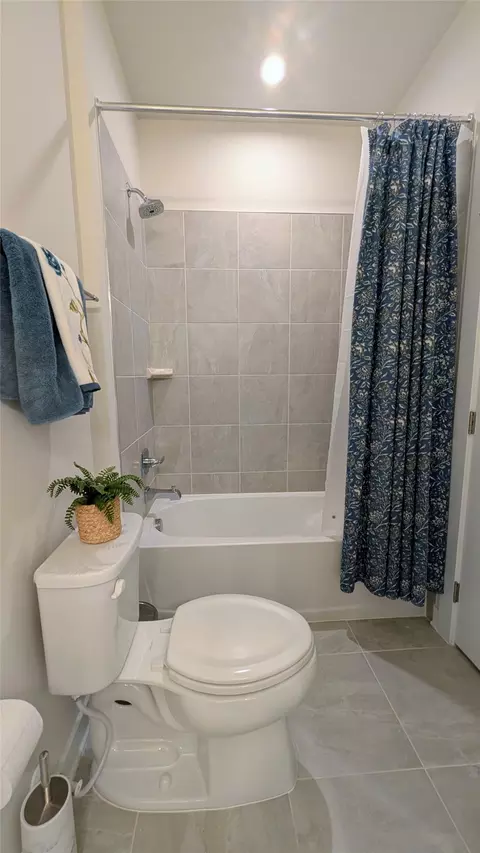 Bath - 605 Tranquility Dr, Williamsburg, VA 23185 photo 5 of 7
