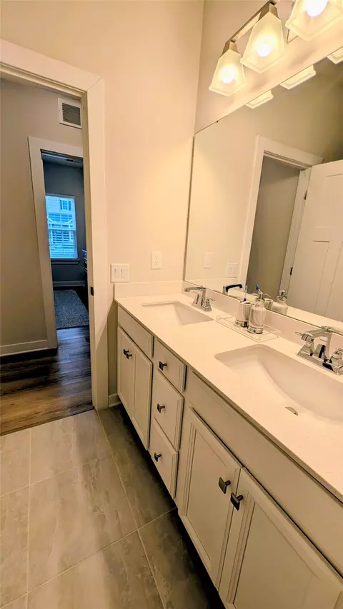 Bath - 605 Tranquility Dr, Williamsburg, VA 23185 photo 6 of 7