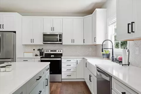 Kitchen - 7065 Kenthurst Rd, Lanexa, VA 23089 photo 4 of 6