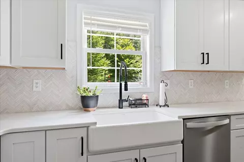 Kitchen - 7065 Kenthurst Rd, Lanexa, VA 23089 photo 3 of 6