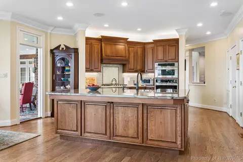 Kitchen - 2941 Barrets Pointe Rd, Williamsburg, VA 23185 photo 8 of 10