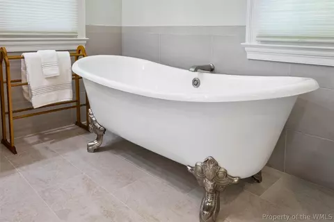 Bath - 2941 Barrets Pointe Rd, Williamsburg, VA 23185 photo 5 of 8