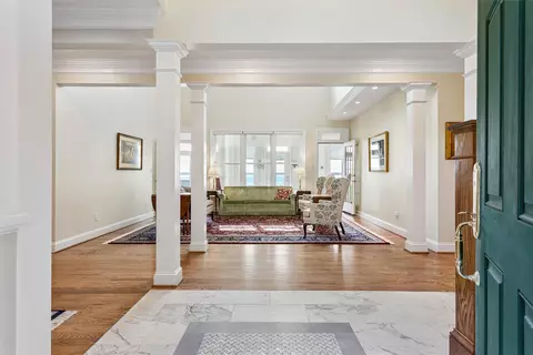 Entry Way - 2941 Barrets Pointe Rd, Williamsburg, VA 23185 photo 2 of 6