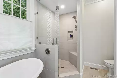 Bath - 2941 Barrets Pointe Rd, Williamsburg, VA 23185 photo 6 of 8