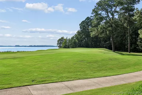 View/Area - 2941 Barrets Pointe Rd, Williamsburg, VA 23185 photo 2 of 13