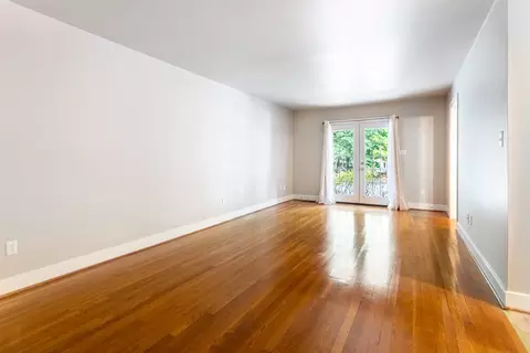Living - 1184 Jamestown Rd #23, Williamsburg, VA 23185 photo 2 of 4