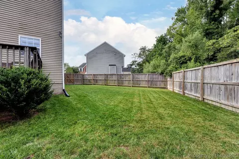 Exterior - 6 Ada Ct, Hampton, VA 23666 photo 7 of 9