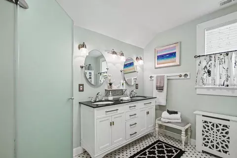 Bath - 103 Locust Ave, Hampton, VA 23661 photo 1 of 2
