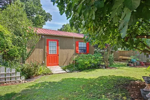 Exterior - 103 Locust Ave, Hampton, VA 23661 photo 6 of 11