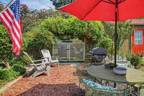 Exterior - 103 Locust Ave, Hampton, VA 23661 photo 5 of 11