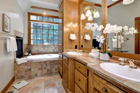 Bath - 2901 Kitchums Pond Rd, Williamsburg, VA 23185 photo 2 of 7