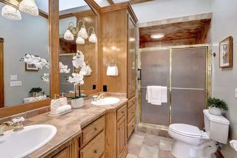 Bath - 2901 Kitchums Pond Rd, Williamsburg, VA 23185 photo 5 of 7