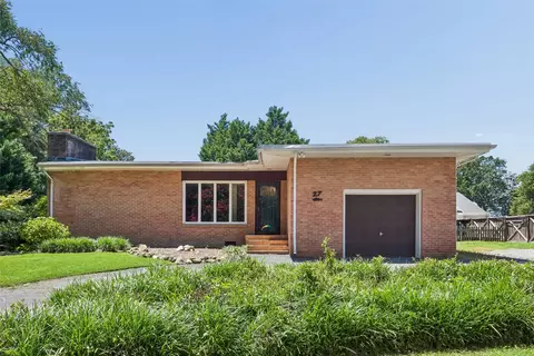 27 Hertzler Rd, Newport News, VA 23602