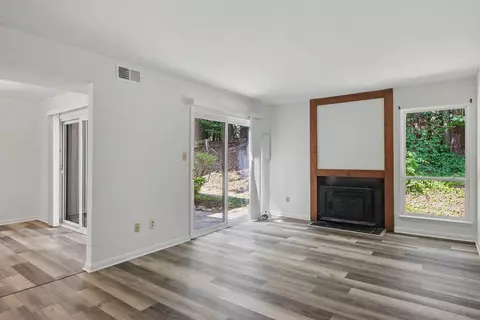 Living - 11 Spring W, Williamsburg, VA 23188 photo 2 of 4