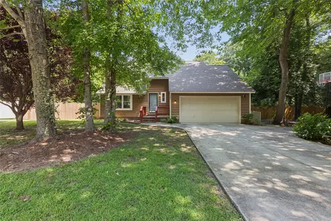 101 Warehouse Crse, Yorktown, VA 23692