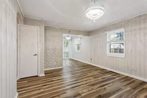 Living - 461 Dare Ave, Hampton, VA 23661 photo 2 of 3