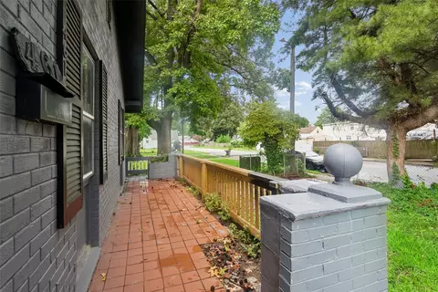 Exterior - 461 Dare Ave, Hampton, VA 23661 photo 4 of 13