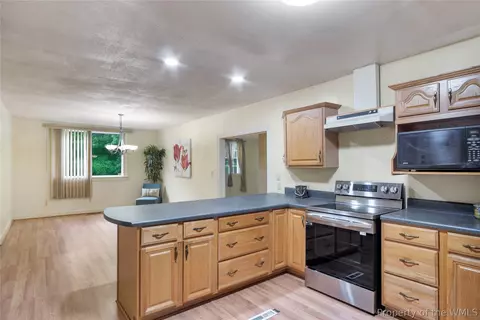 228 Oaktree Rd, Williamsburg, VA 23188