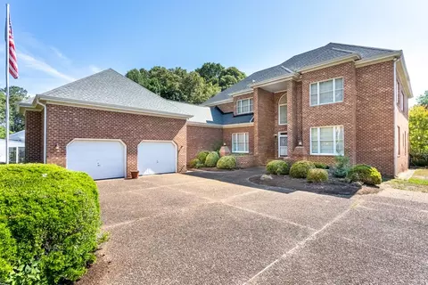 Exterior - 1711 Tyndall Point Rd, Gloucester Point, VA 23062 photo 2 of 5