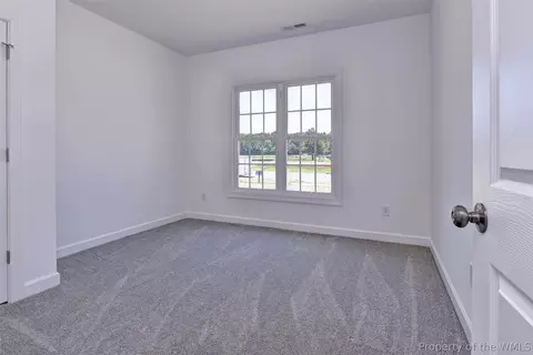 Bedroom - 327 Pointers Dr, West Point, VA 23181 photo 3 of 4
