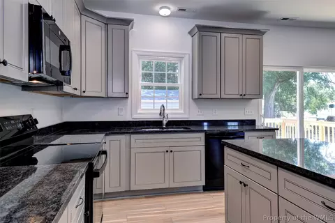 Kitchen - 327 Pointers Dr, West Point, VA 23181 photo 6 of 6