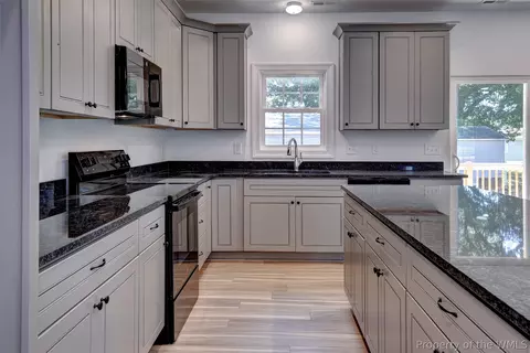 Kitchen - 327 Pointers Dr, West Point, VA 23181 photo 5 of 6