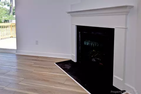 Living - 327 Pointers Dr, West Point, VA 23181 photo 5 of 5