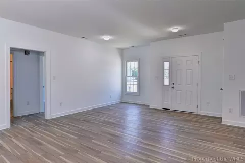 Living - 327 Pointers Dr, West Point, VA 23181 photo 1 of 5