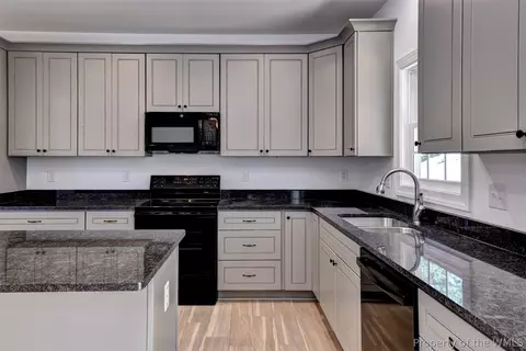 Kitchen - 327 Pointers Dr, West Point, VA 23181 photo 4 of 6