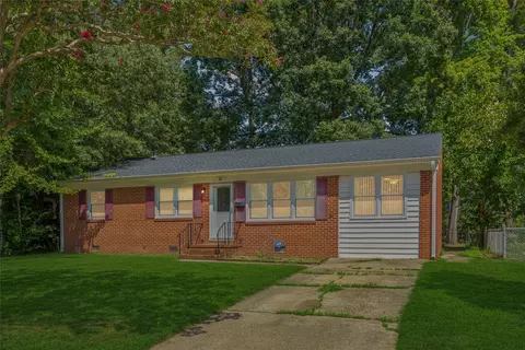 28 Colony Rd, Newport News, VA 23602