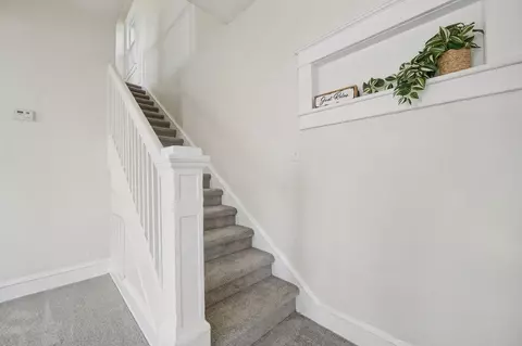 Entry Way - 513 Chesterfield Rd, Hampton, VA 23661 photo 1 of 4
