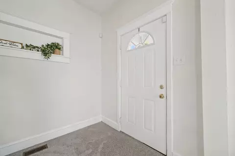 Entry Way - 513 Chesterfield Rd, Hampton, VA 23661 photo 2 of 4