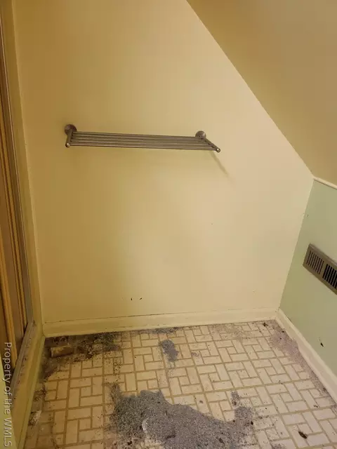 Bath - 119 Shenandoah Rd, Hampton, VA 23661 photo 8 of 9